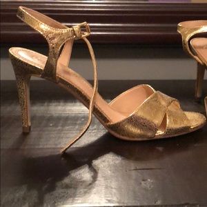 Gold Tory Burch heels! NWOT